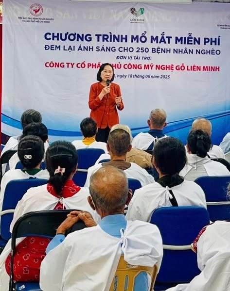 Hơn 280 bệnh nhân nghèo được mổ mắt miễn phí tại TP.HCM