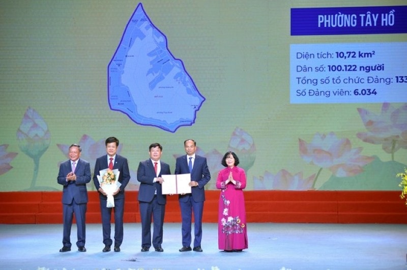 Công bố 126 Bí thư, Chủ tịch UBND các xã phường mới của Hà Nội sau sắp xếp