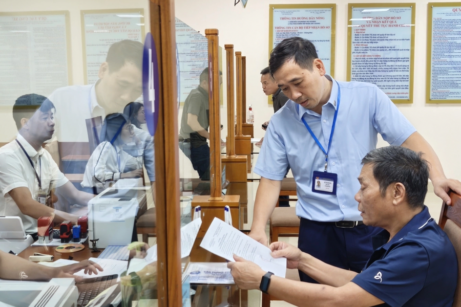 Bản tin chiều 28/8: Bộ Tài chính đề xuất cắt giảm hơn 500 thủ tục hành chính; TP.HCM thành lập Ban chỉ đạo cổ phần hóa doanh nghiệp nhà nước