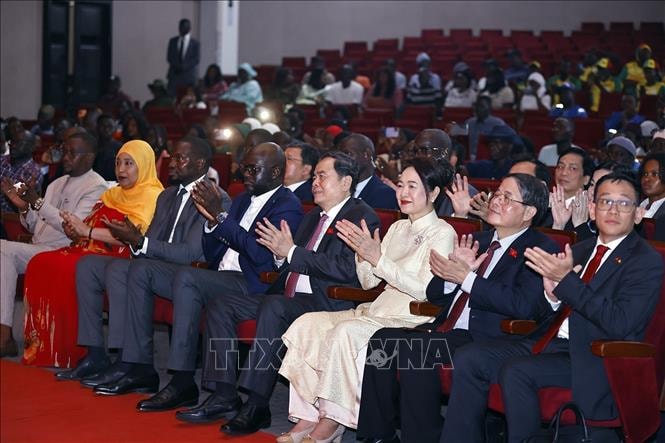 Chủ tịch Quốc hội Trần Thanh Mẫn thăm Câu lạc bộ Vovinam tại Senegal