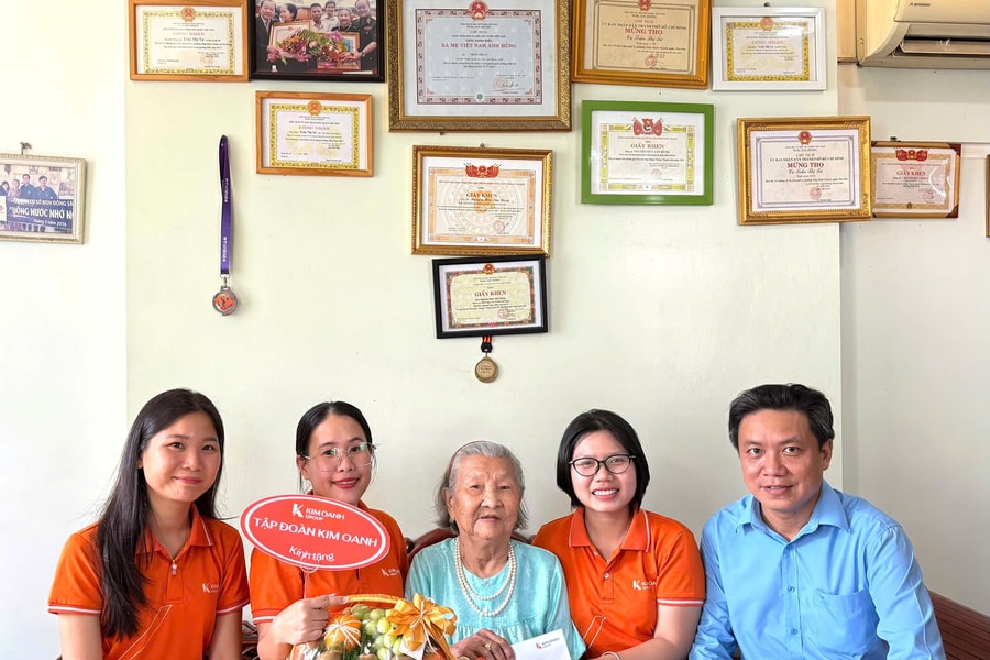 Quỹ Khởi Sự Từ Tâm tưởng niệm liệt sĩ và tri ân Mẹ Việt Nam Anh hùng