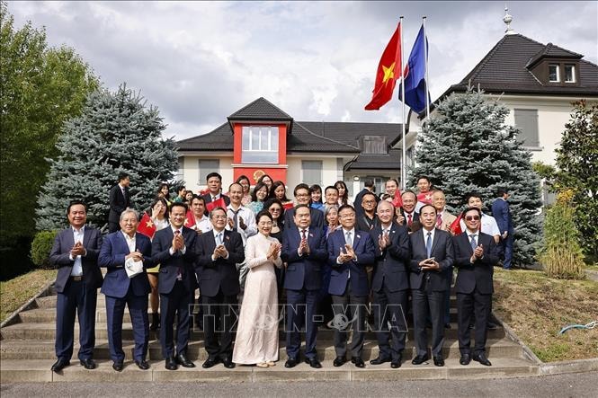 Chủ tịch Quốc hội Trần Thanh Mẫn gặp gỡ cộng đồng người Việt tại Thụy Sĩ