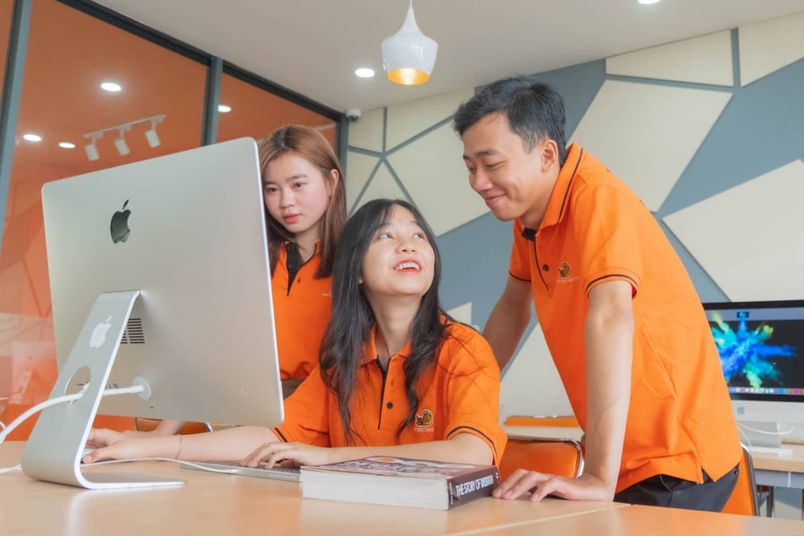 Giữ người trong cơn bão tinh giản: Bài toán sống còn của doanh nghiệp Việt