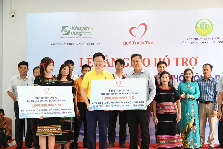 Quỹ Thiện Tâm đón nhận Huân chương Lao động hạng Nhất của Chủ tịch nước