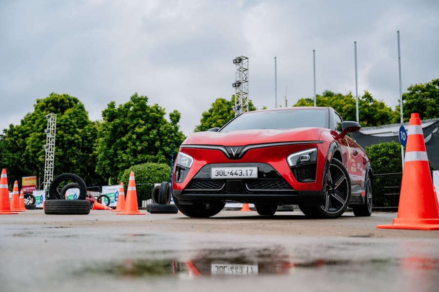 Hàng nghìn người tham dự Ngày hội thu xăng đổi điện