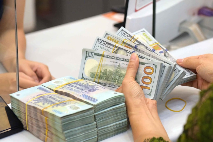 Các ngân hàng đồng loạt tăng mạnh giá mua USD, đồng Nhân dân tệ cũng đi lên