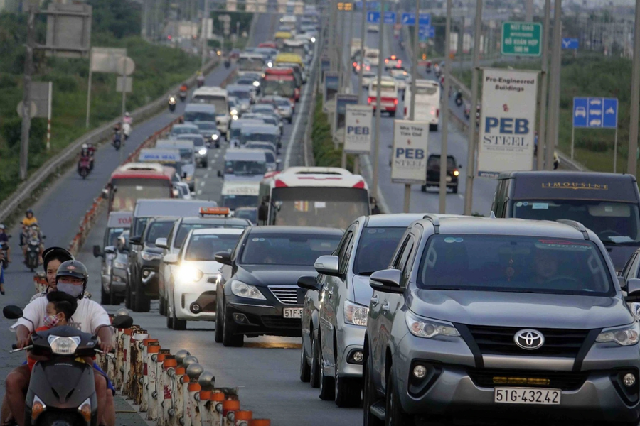 Doanh nghiệp đề nghị lộ trình siết chuẩn nhiên liệu ô tô khả thi hơn