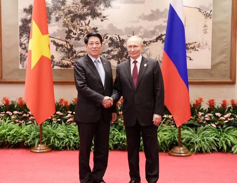 Chủ tịch nước Lương Cường hội kiến Tổng thống Nga Vladimir Putin