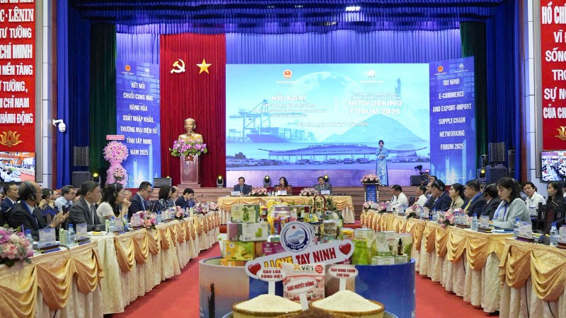 Tây Ninh mở rộng thị trường, nâng tầm chuỗi cung ứng hàng hóa xuất nhập khẩu