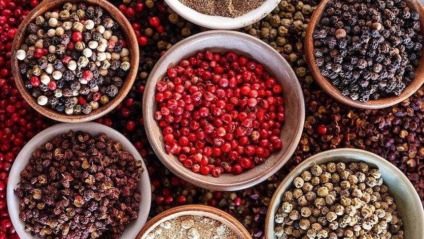 Giá tiêu nội địa giảm tuần thứ hai liên tiếp, trong khi thị trường thế giới trái chiều