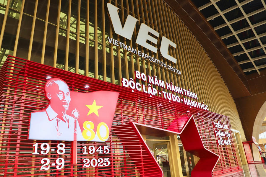 Bản tin sáng 15/9: Triển lãm Thành tựu đất nước hướng tới kỷ lục 10 triệu lượt khách tham quan; Đề xuất giảm tiền chuyển đổi đất nông nghiệp sang thổ cư