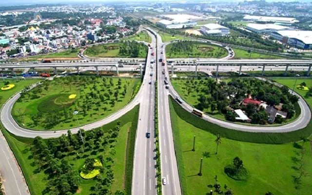 Thủ tướng biểu dương lực lượng trên công trường các dự án trọng điểm quốc gia