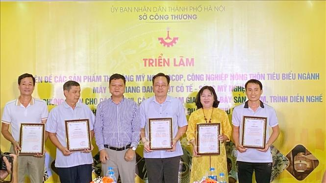 Không gian sáng tạo của nghệ nhân Thủ đô tại Triển lãm chuyên đề 2025