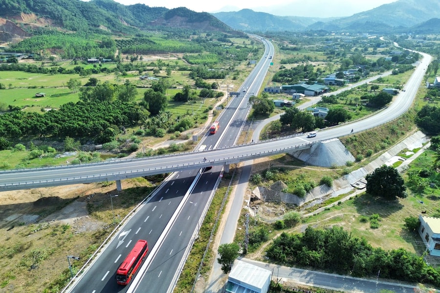 Bộ Xây dựng đề xuất mở rộng 18 đoạn cao tốc Bắc - Nam lên 6 làn xe