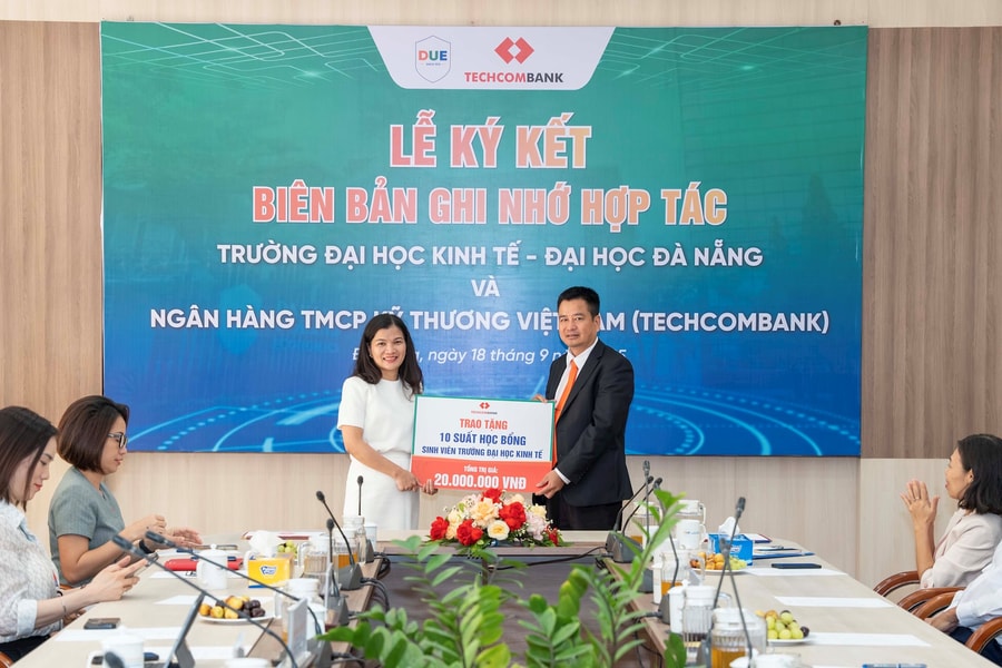 Techcombank ký kết hợp tác với Trường Đại học Kinh tế – Đại học Đà Nẵng
