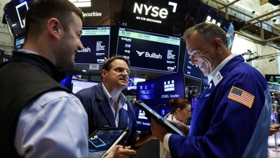 Chứng khoán Mỹ điều chỉnh sau dữ liệu GDP vượt dự báo