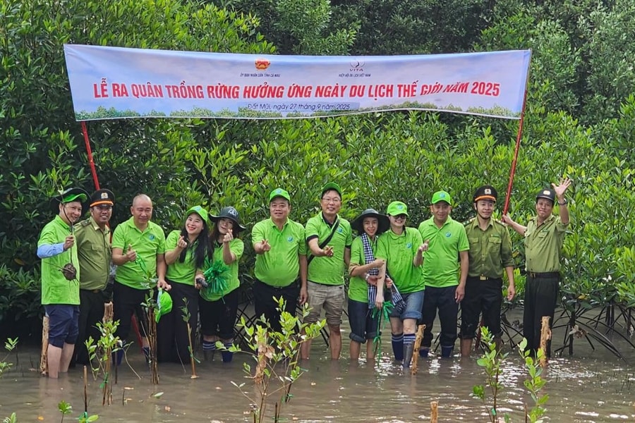 Cà Mau phát động trồng rừng ngập mặn, khẳng định cam kết phát triển du lịch xanh
