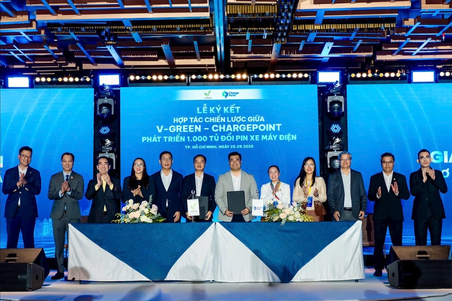 V-GREEN & ChargePoint hợp tác triển khai 1.000 tủ đổi pin VinFast: Bước tiến cho hệ sinh thái giao thông xanh