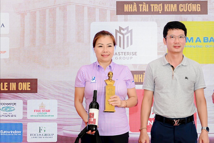 Golfer Nguyễn Vân Anh vô địch bảng nữ - “Trí tuệ”