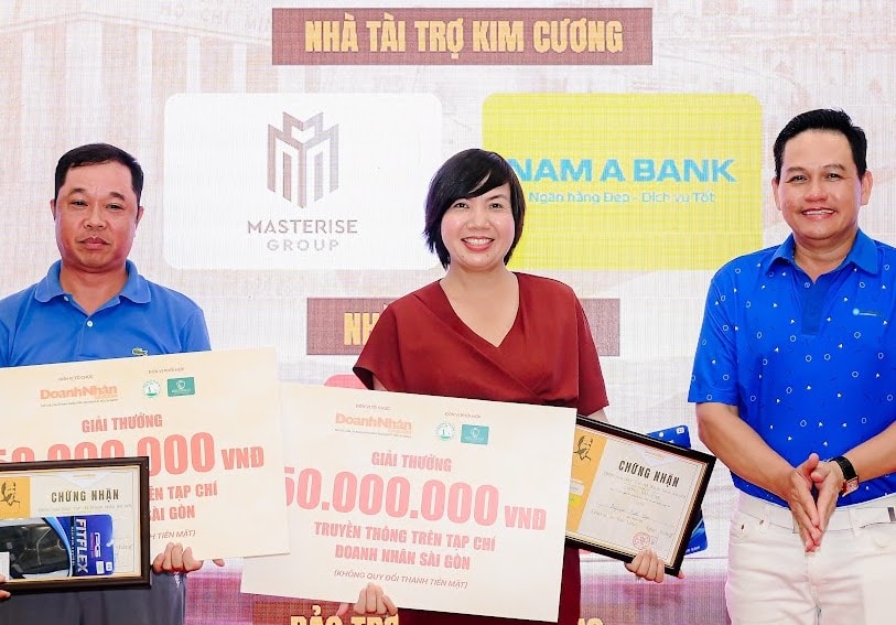 Golfer Nguyễn Bích Liên chủ nhân giải Nearest to the Line - “Ngay thẳng”