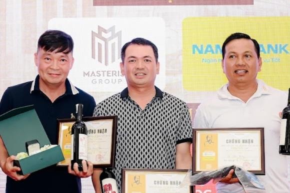 Golfer Đinh Ngọc Út giành giải Nhì bảng A - “Uy tín”