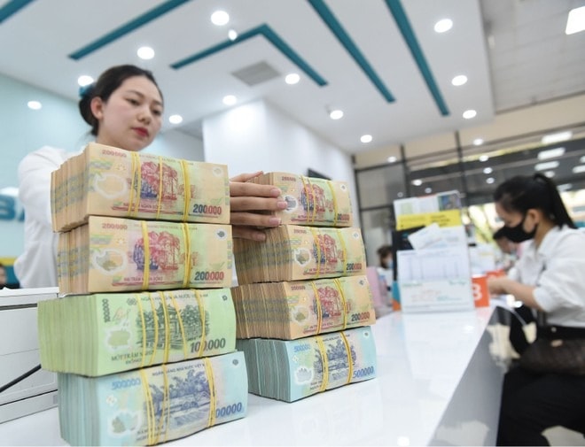 Áp lực đáo hạn và tăng trưởng tín dụng đẩy lãi suất liên ngân hàng leo thang