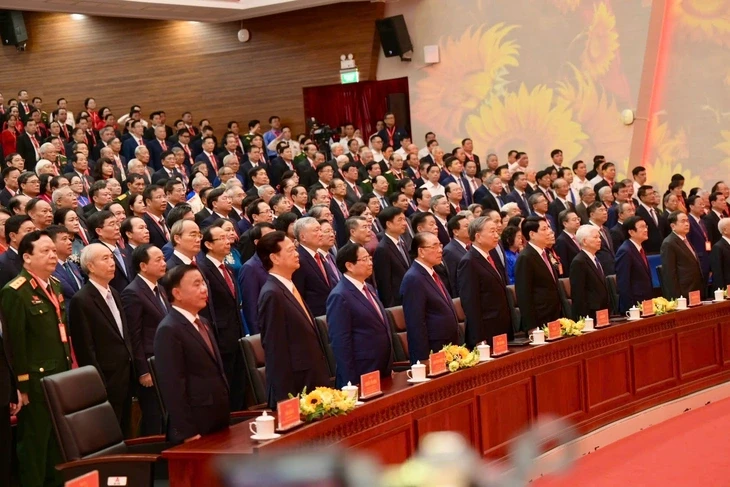 "Vì hạnh phúc của nhân dân, vì cả nước, cùng cả nước - TP.HCM phát triển nhanh, bền vững, hiện đại, nghĩa tình và hội nhập"