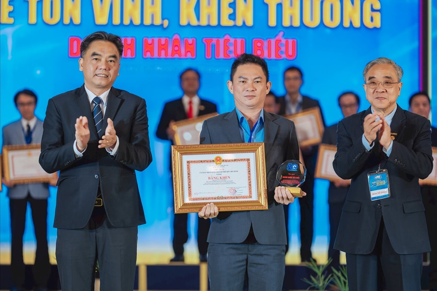 Hệ thống Luật Thịnh Trí được vinh danh tại Lễ Tôn vinh Doanh nghiệp - Doanh nhân TP.HCM tiêu biểu năm 2025