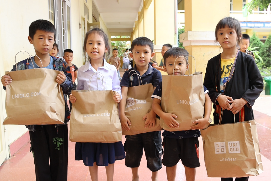 UNIQLO Việt Nam góp 1 tỷ đồng và 3.400 trang phục hỗ trợ khắc phục hậu quả bão lũ