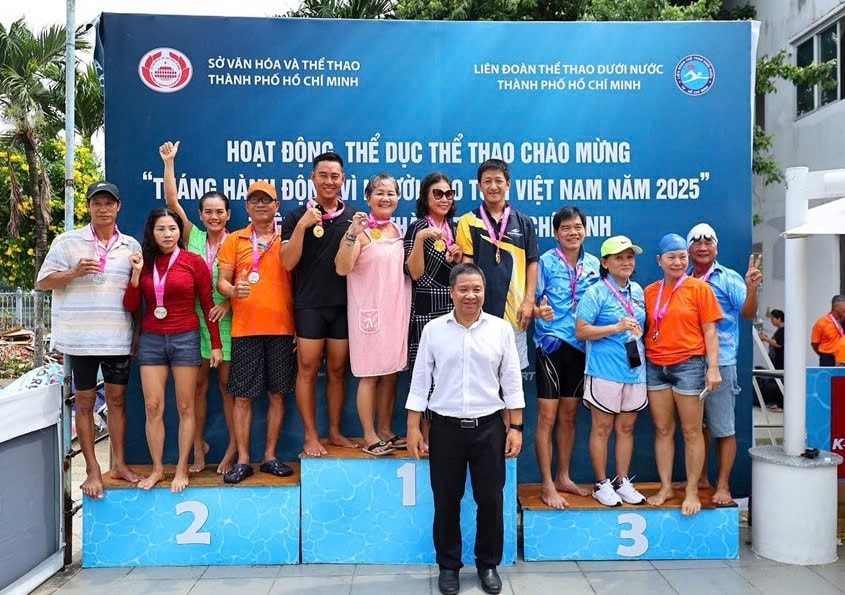 Người cao tuổi TP.HCM hào hứng tranh tài tại Giải bơi năm 2025