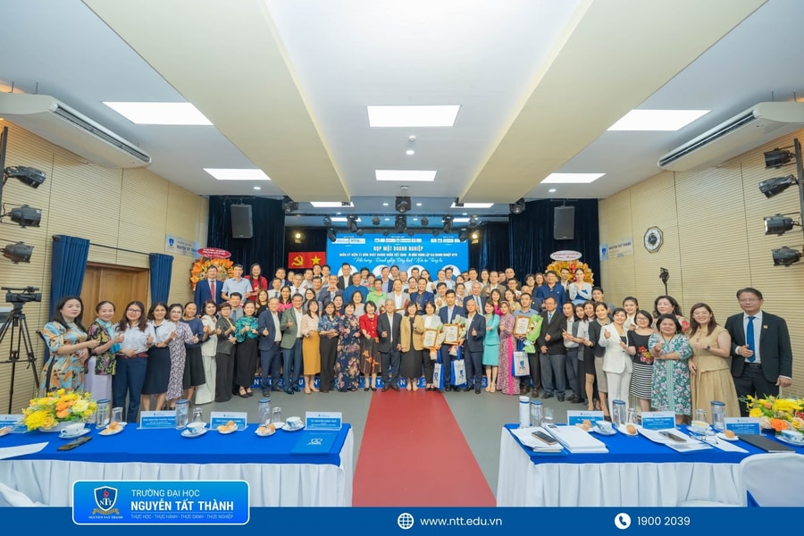 Trường Đại học Nguyễn Tất Thành họp mặt doanh nghiệp nhân kỷ niệm 21 năm Ngày Doanh nhân Việt Nam