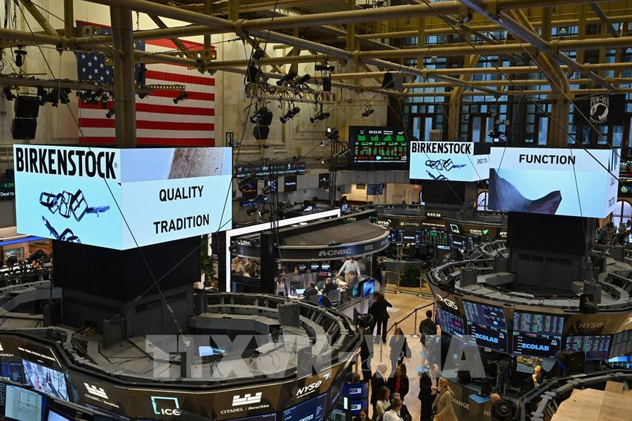 Phố Wall giằng co trong phiên đầu tuần, cổ phiếu công nghệ dẫn dắt đà tăng