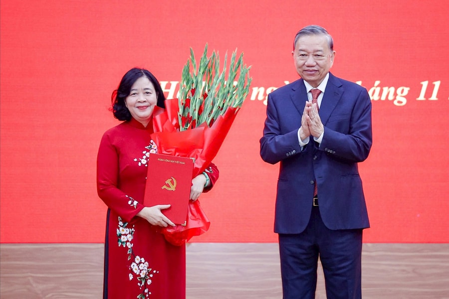 Bà Bùi Thị Minh Hoài làm Bí thư Đảng ủy MTTQ, các đoàn thể Trung ương