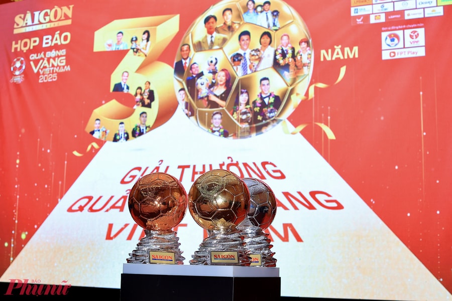 Giải thưởng Quả bóng vàng Việt Nam đánh dấu tuổi 30 bằng hoạt động nhân ái “Áo ấm đến trường”
