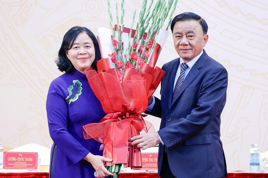 Bà Bùi Thị Minh Hoài giữ chức Chủ tịch Ủy ban Trung ương MTTQ Việt Nam