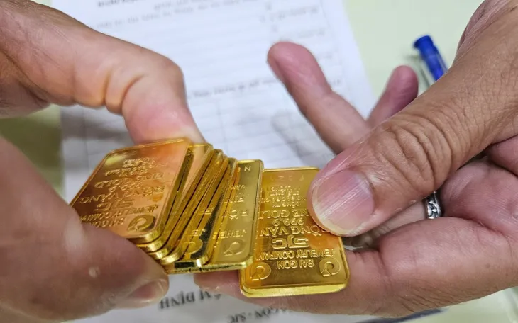 Giá vàng miếng vượt mốc 150 triệu đồng/lượng