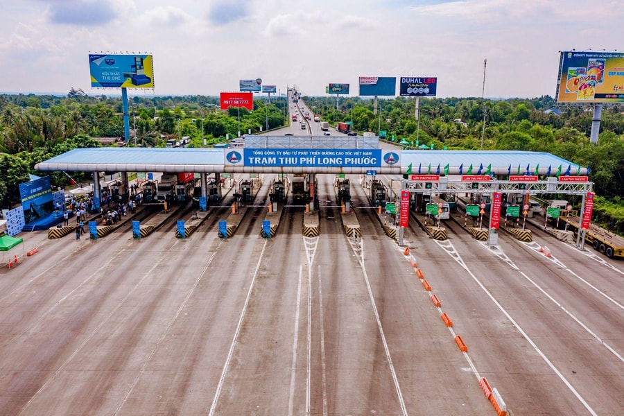 Đẩy nhanh triển khai thu phí điện tử không dừng và xây dựng trạm dừng nghỉ trên các tuyến cao tốc