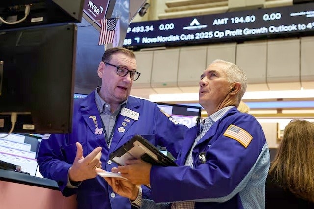 Phố Wall bật tăng, niềm tin nhà đầu tư hồi phục