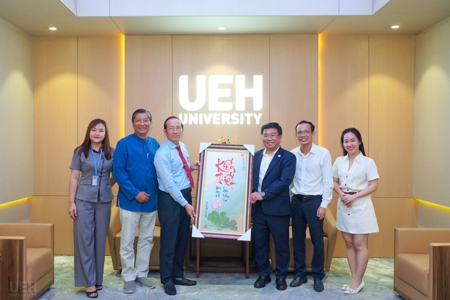 Tạp chí Doanh Nhân Sài Gòn chúc mừng các trường đại học nhân ngày Nhà giáo Việt Nam