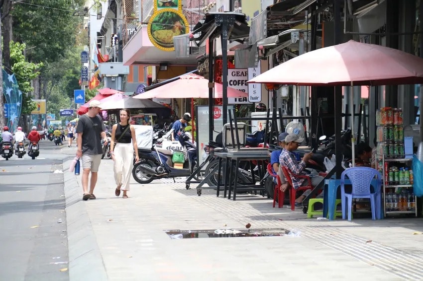 TP.HCM chính thức dừng thu phí sử dụng vỉa hè, lòng đường