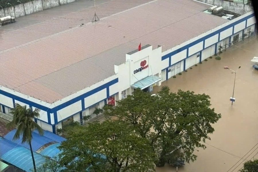 Thiệt hại nghiêm trọng tại nhà sách ở Đắk Lắk sau đợt mưa lũ kỷ lục