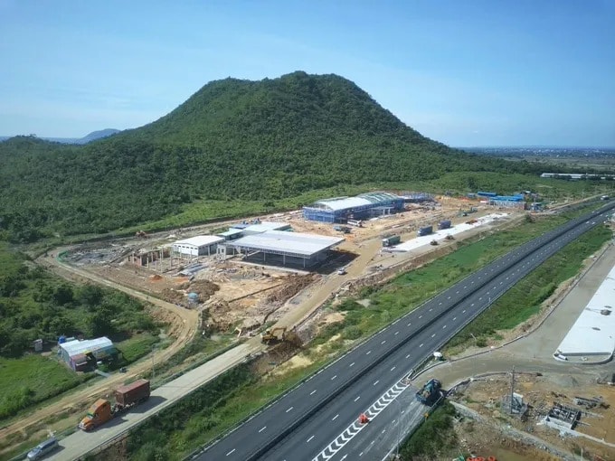 Khẩn trương hoàn thiện trạm dừng nghỉ trên cao tốc Vĩnh Hảo - Phan Thiết