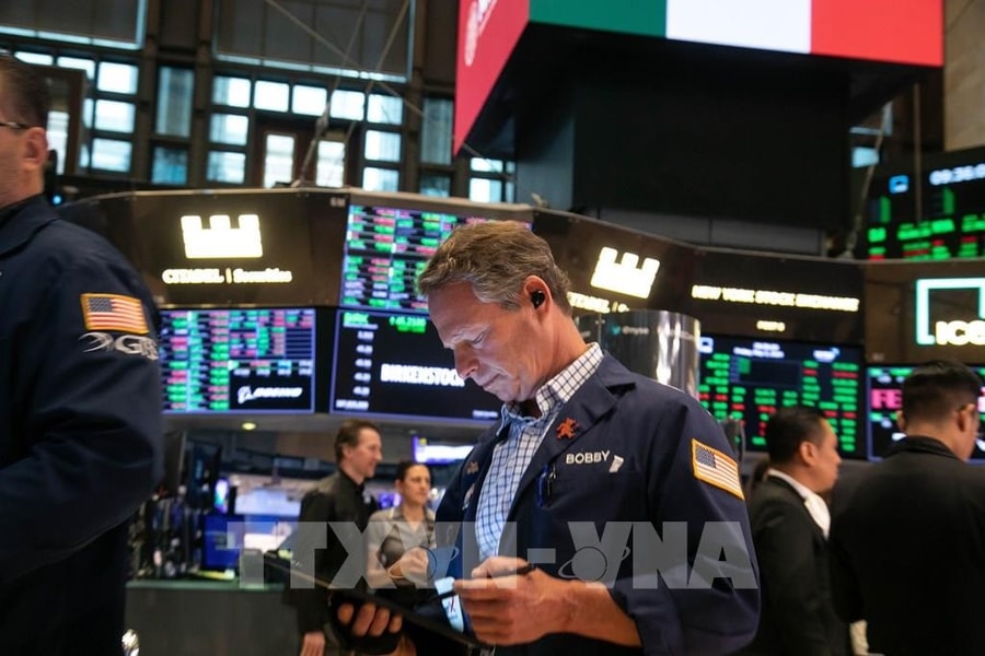 Cổ phiếu công nghệ bứt phá, kỳ vọng chính sách của Fed tiếp sức cho Phố Wall