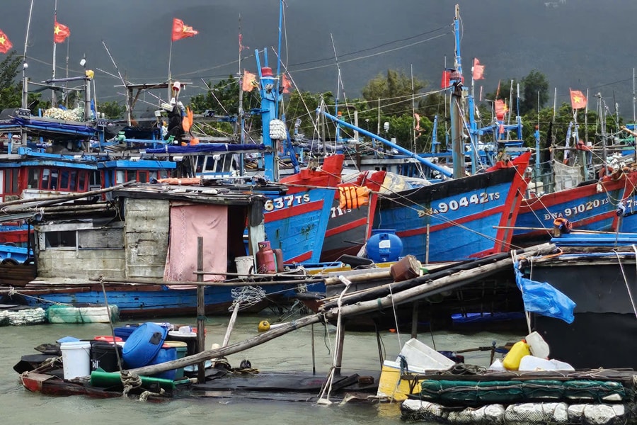 Bộ Công Thương ban hành công điện khẩn ứng phó bão số 15 trên Biển Đông