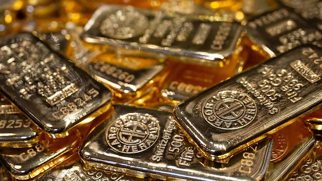 Giá vàng điều chỉnh nhẹ trước kỳ vọng Fed hạ lãi suất