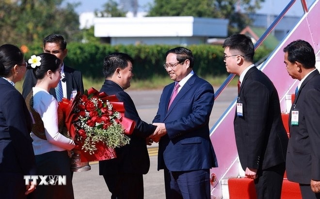 Thủ tướng Phạm Minh Chính tới Thủ đô Vientiane, bắt đầu chuyến công tác tại Lào
