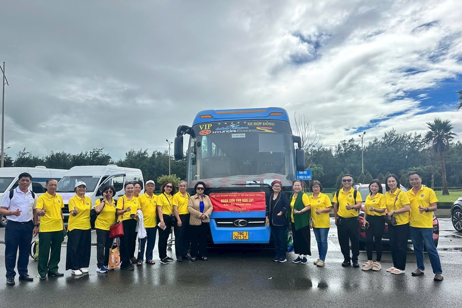 Hiệp hội Doanh nghiệp TP.HCM trao quà hỗ trợ người dân Đắk Lắk bị ảnh hưởng bởi lũ lụt