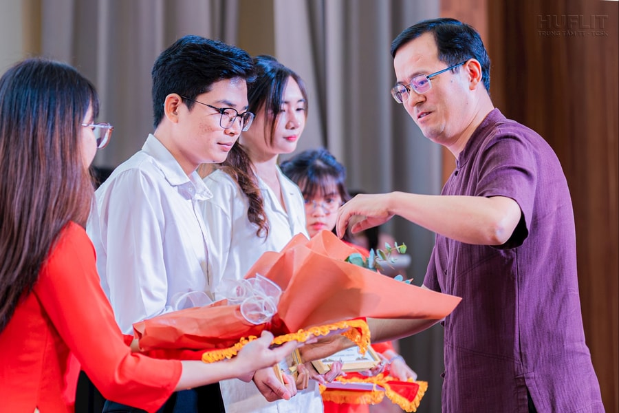 Trường Đại học Ngoại ngữ - Tin học TP.HCM có sinh viên đạt giải nhất cuộc thi Dịch văn học Việt - Trung