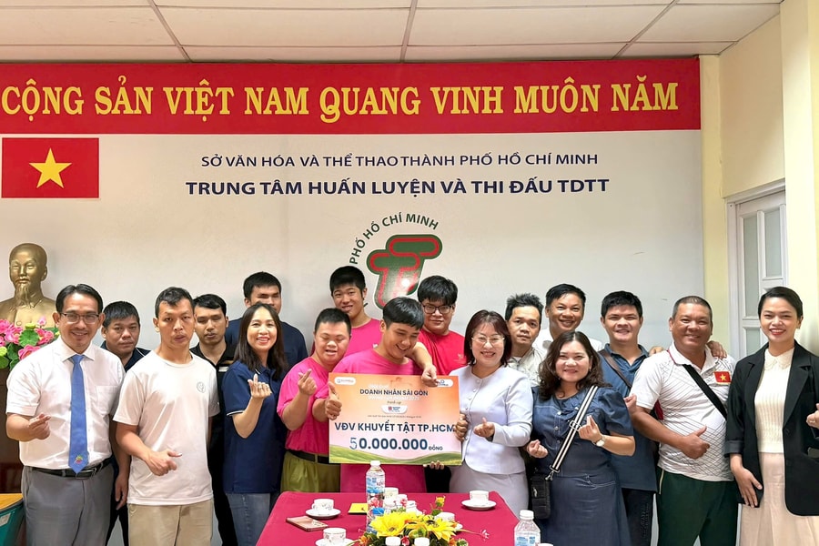 CLB Golf Hội Doanh Nhân Sài Gòn trao tặng 50 triệu đồng hỗ trợ cộng đồng vận động viên khuyết tật TP.HCM