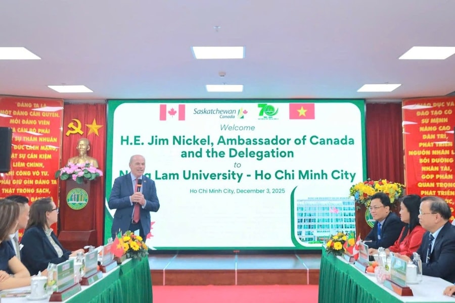 Đại sứ Canada chia sẻ với sinh viên về xu hướng nông nghiệp bền vững tại Trường Đại học Nông Lâm TP.HCM